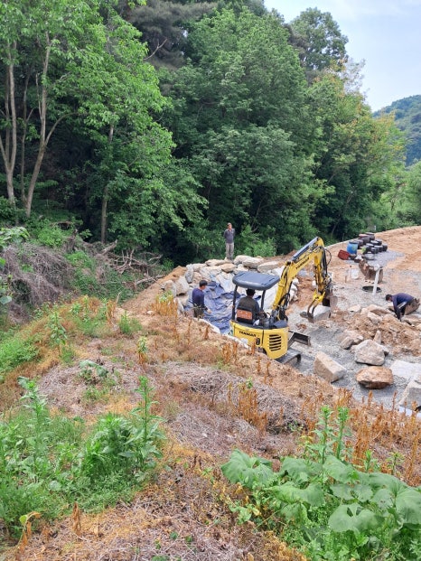 연못 터파기 현장